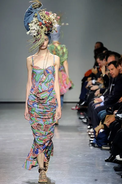 Look 3